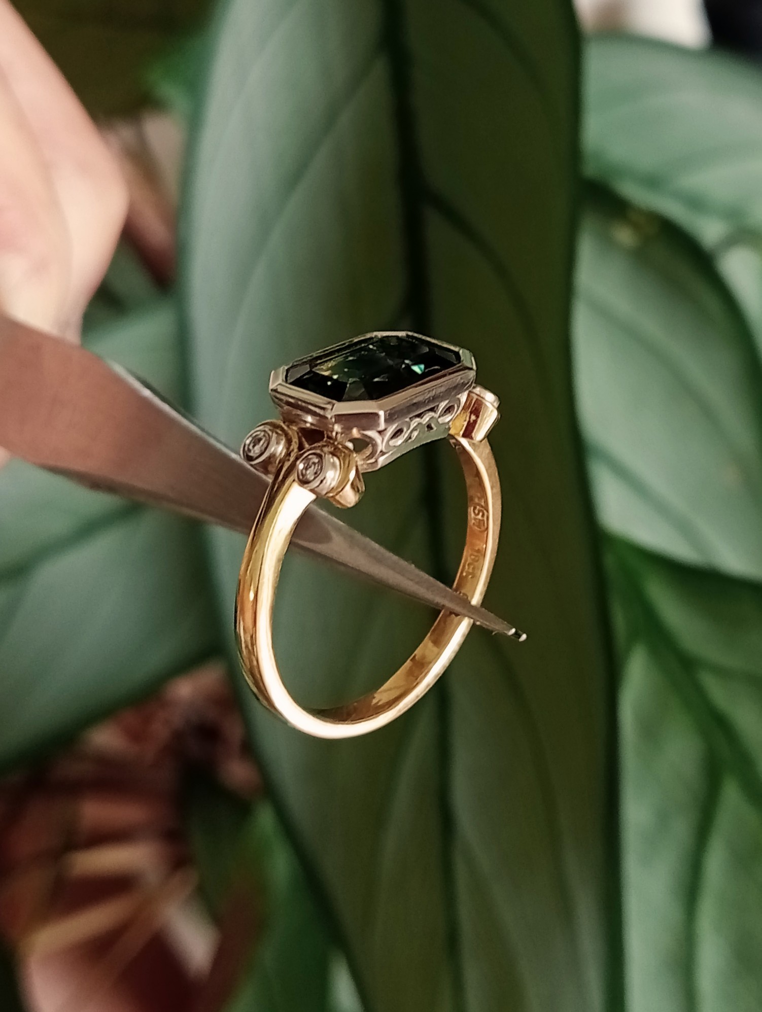 regal 3.5ct Australian parti sapphire and diamond ring